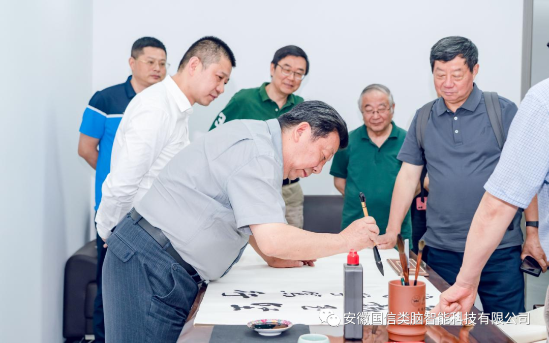 热烈欢迎安徽大学各位领导和校友莅临尊龙时凯参观指导工作！！！(图6)